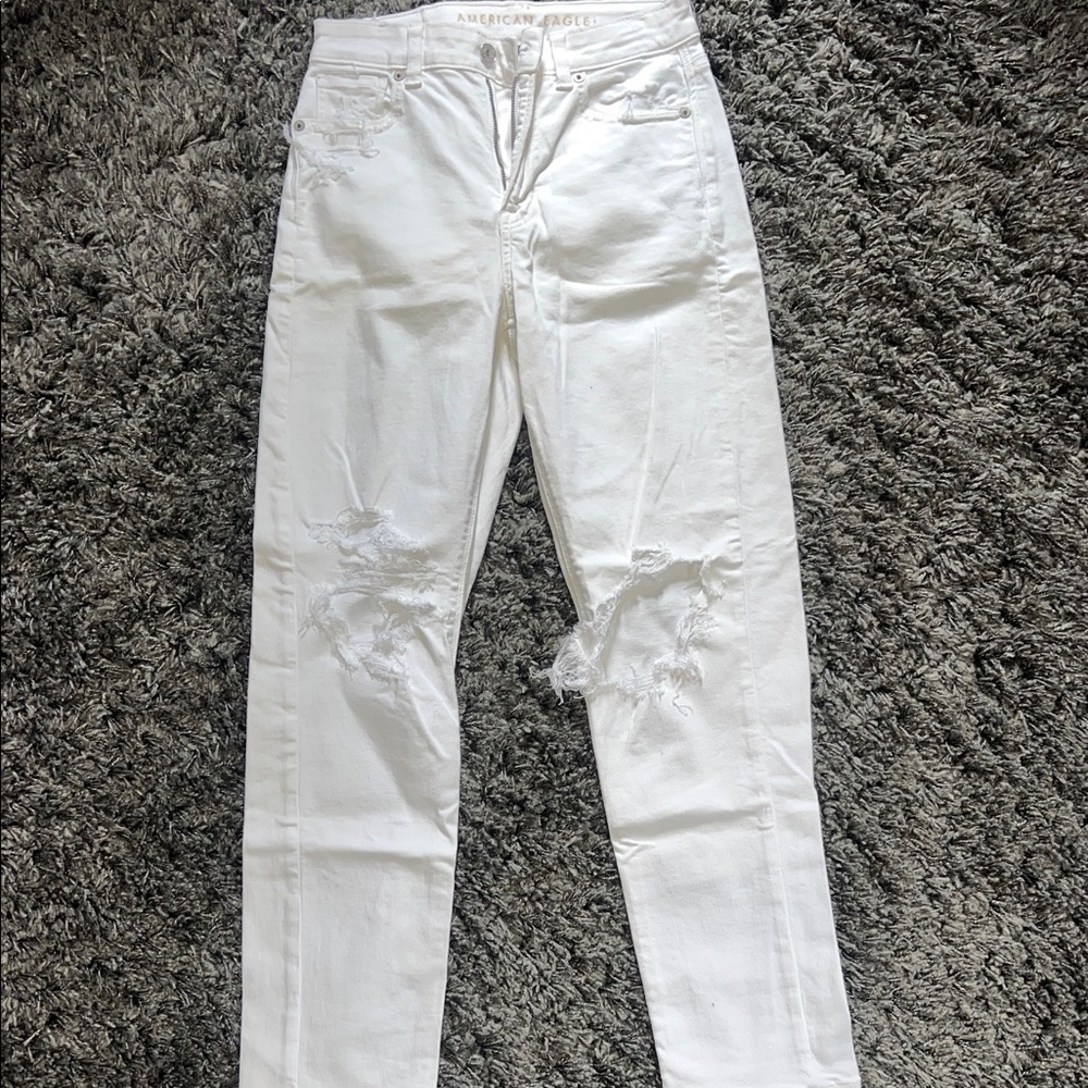 American Eagle Outfitters Women’s Whote Distressed Jeans